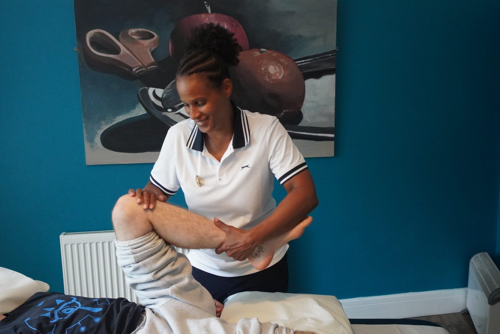 Sylveen treating (physiotherapy)